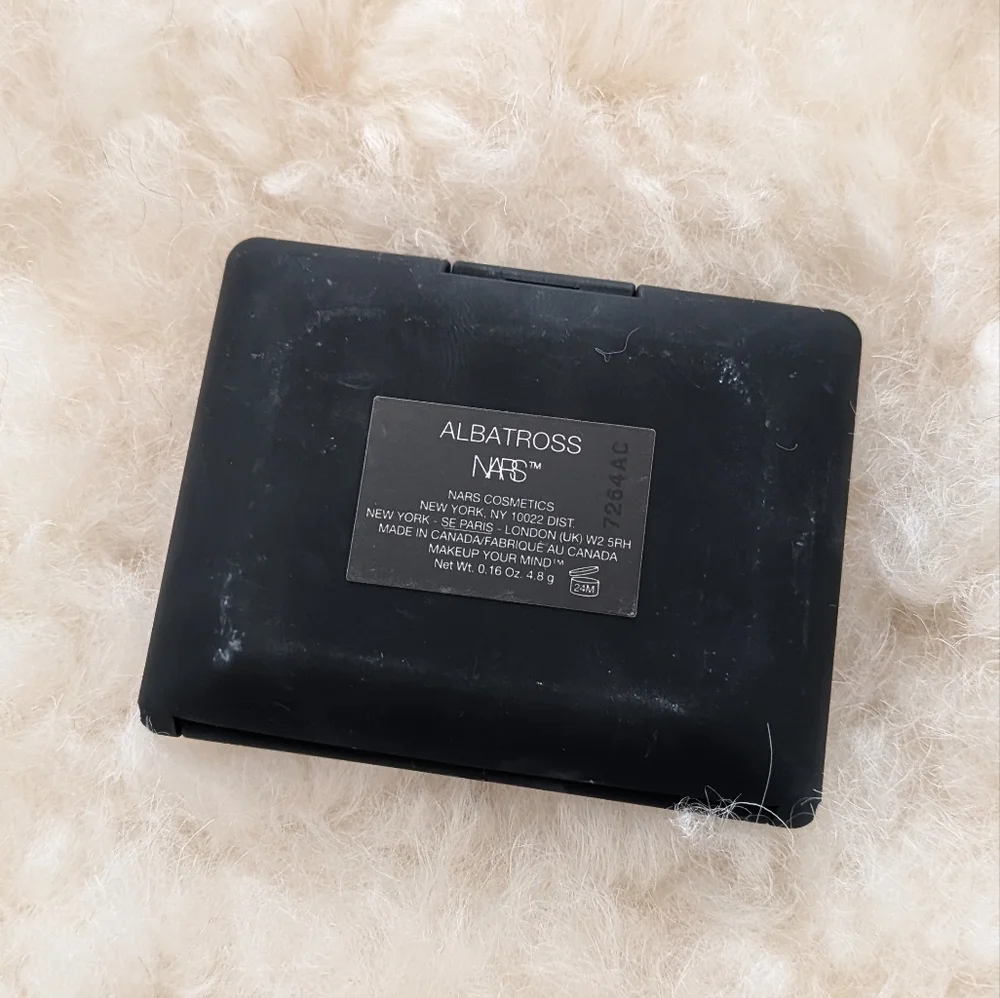 NARS Sleek Black Compact - Picture 2 of 3